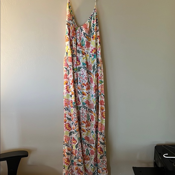 Old Navy Dresses & Skirts - Old Navy Floral Maxi Dress - Multicolor